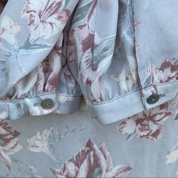 VIOLET + CLAIRE GRAY FLORAL BLOUSE D - Picture 5 of 9